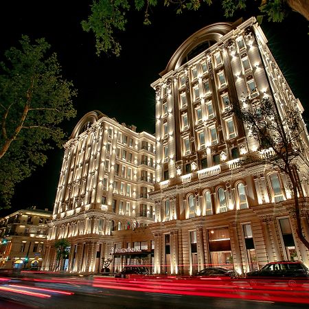 Hotel Intercontinental Baku By Ihg Exteriér fotografie The hotel at night