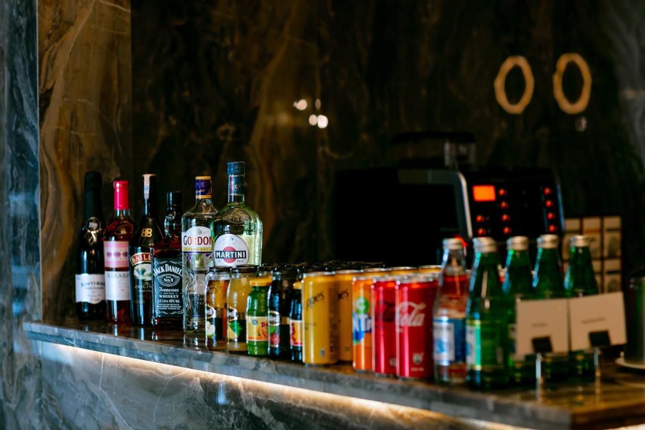 Hotel Intercontinental Baku By Ihg Exteriér fotografie A selection of non-alcoholic drinks